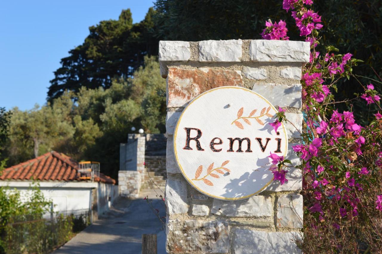 Remvi Apartments Skopelos Eksteriør billede
